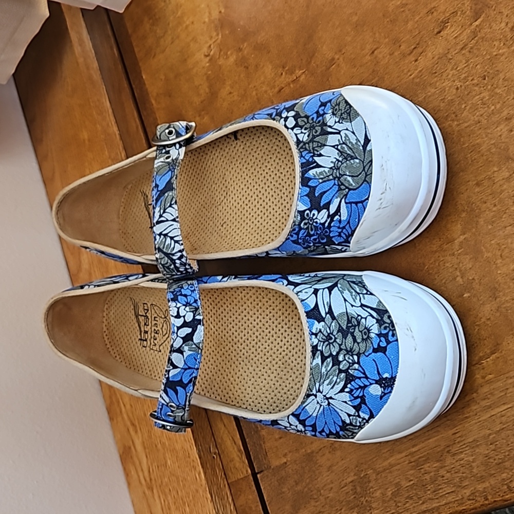 Dansko Canvas Mary Jane's sz 40
